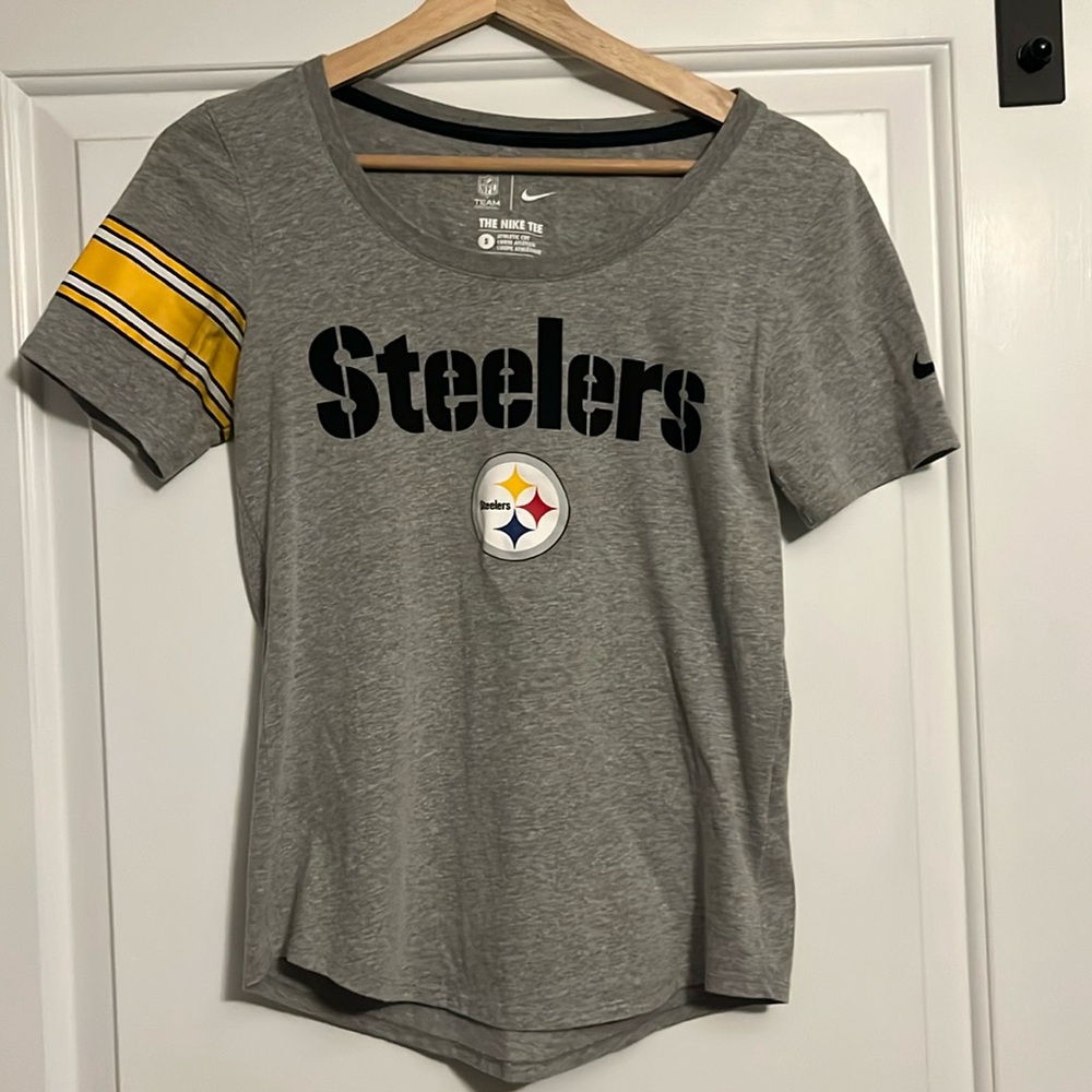 Women’s size  small Nike Steelers shirt